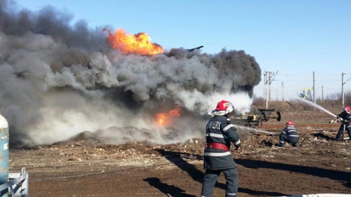 SUA: O cisternă a explodat și a luat foc. O autostradă, închisă