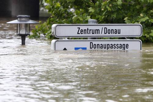Şase persoane şi-au pierdut viaţa în Republica Cehă, unde a fost decretată stare de urgenţă.