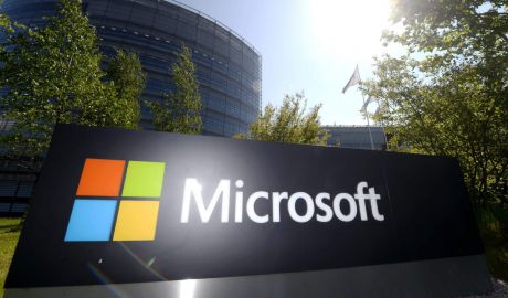 Microsoft cumpără LinkedIn cu 26,2 miliarde de dolari. Foto: wsj.com