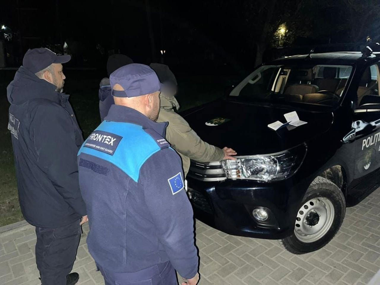 Трех граждан Молдовы задержали за организацию нелегальной миграции.