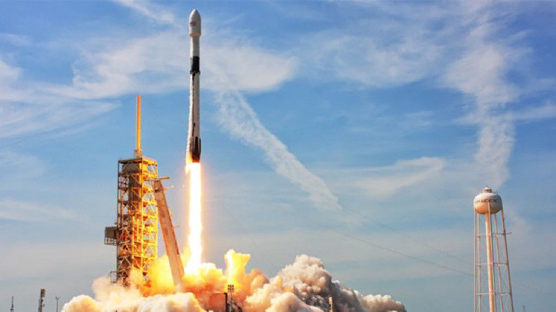 Во Флориде стартовала ракета Falcon 9.