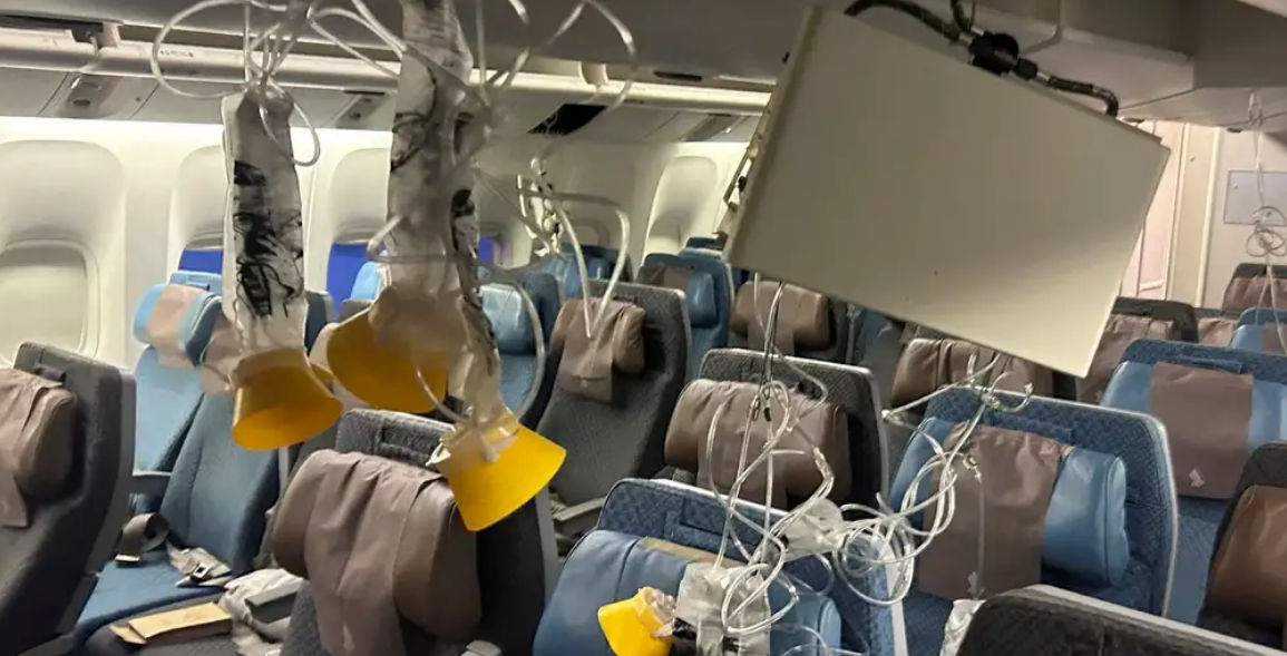 Singapore Airlines выплатит компенсации из-за турбулентности.
