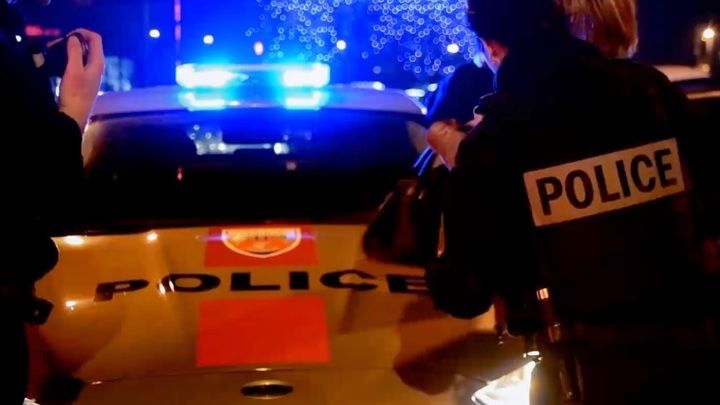 Во Франции полиция разогнала вечеринку за нарушение карантина.
