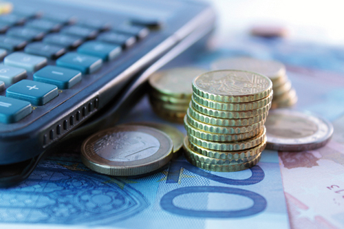 Din volumul total, ponderea transferurilor în rubla rusească a alcătuit 33,6%, în dolar – 31,3%, în euro – 35,1%. Marea parte a banilor au fost transferaţi din Rusia – 68%, iar din Italia – 9,3%.