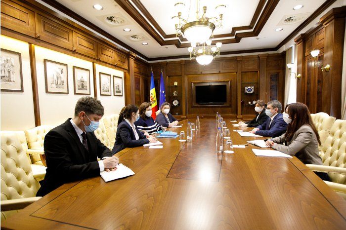 Спикер парламента  Игорь Гросу встретился с представителем ЮНИСЕФ в Молдове Махой Дамаж.