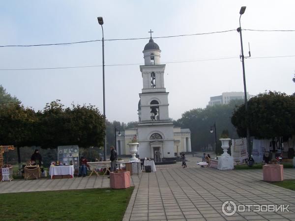 Температура начинает понижаться.