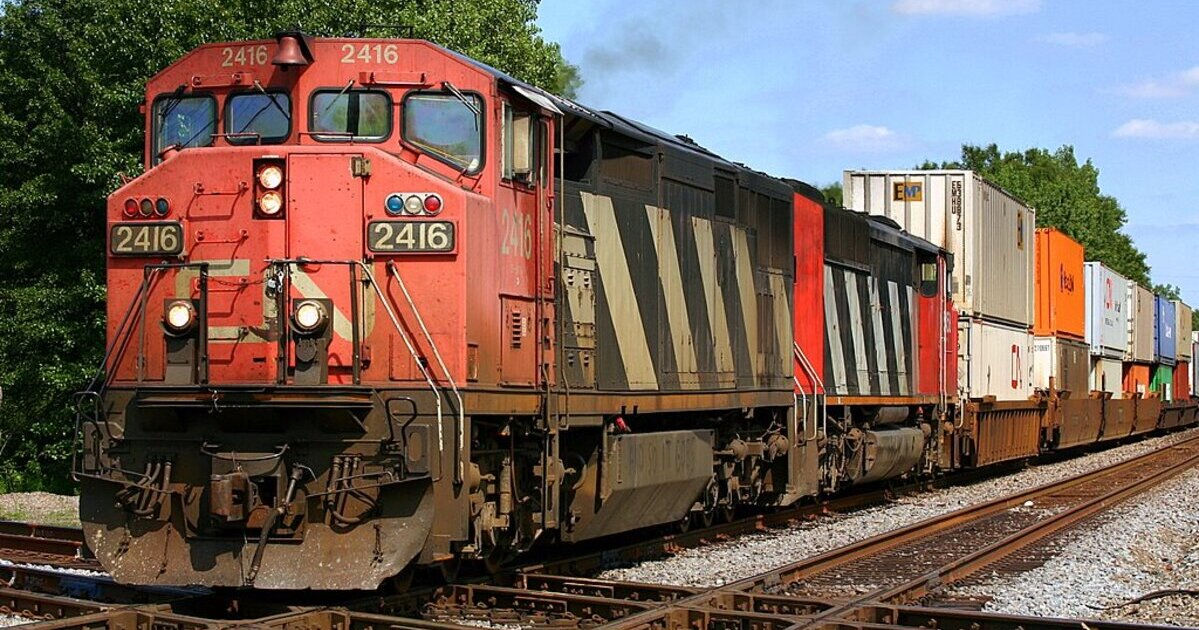 În Canada, transportul de mărfuri pe două căi ferate importante s-a oprit .