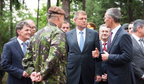 Йенс Столтенберг: "НАТО здесь."