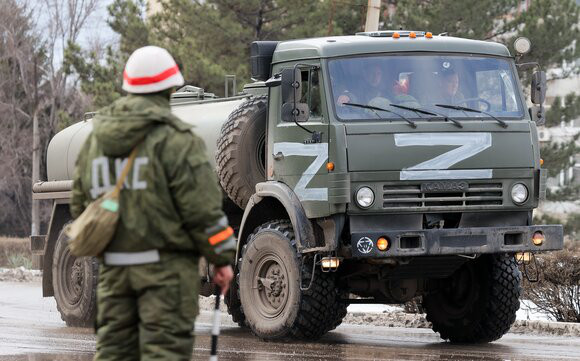 В Сургуте мужчину оштрафовали за комментарий "Z — засранцы".