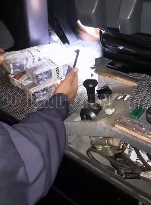 Пограничники обнаружили 2000 сигарет в рейсовом автобусе.