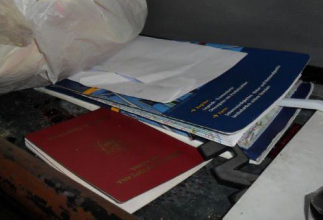 Документ с явными признаками подделки был найден в автомобиле.
