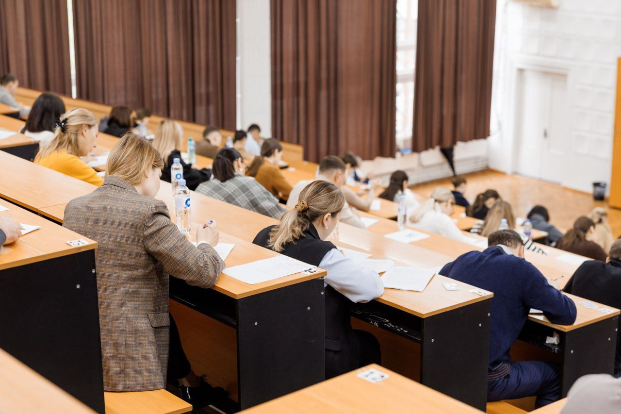 Admiterea la stagiul profesional în profesia de notar se va face pe bază de concurs.