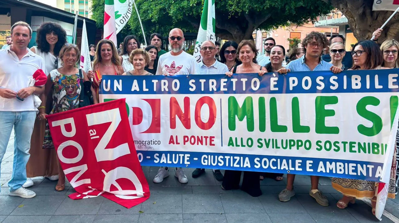Protest împotriva podului către continent în Sicilia.