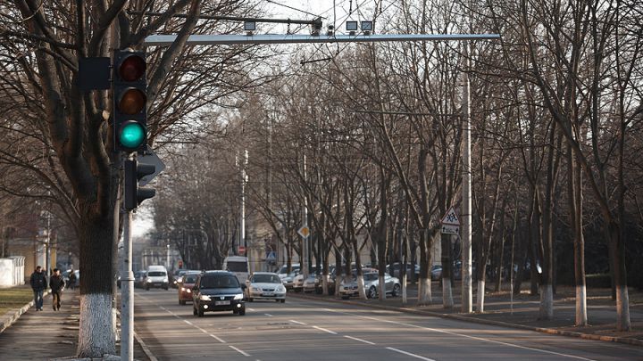 Dacă în primele două luni ale lui 2014, moldovenii au cumpărat 656 de maşini noi, atunci în aceeaşi perioadă a anului 2015, au fost vândute 493 de automobile.