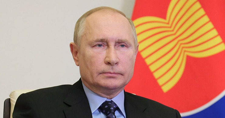 Путин поручил "Газпрому" повысить объемы газа в европейских хранилищах.