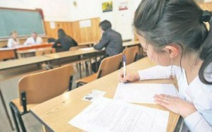 În fața instanței, profesoara nu a negat că l-a tras de mână pe copil, dar susține că nu are vreo atribuție cu fractura.