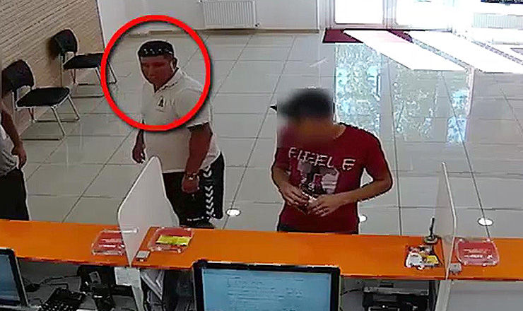Граждан, узнавших таксиста, просят позвонить по одному из номеров 0 607 33 605 / 0 691 50 993.