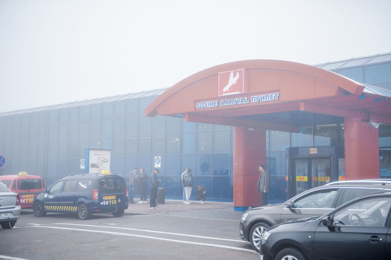 Туман внес коррективы в работу Кишиневского аэропорта.