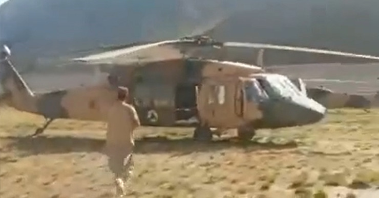 Опубликовано видео с занявшими аэропорт Панджшера талибами.