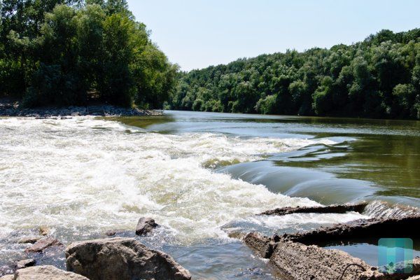 Водолазы ищут тело утонувшего в Днестре 48-летнего мужчины.