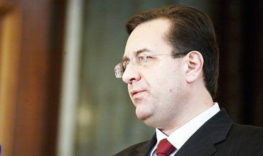 "Nimeni nu se joacă, nu face show-uri sau spectacol", a subliniat preşedintele Parlamentului.