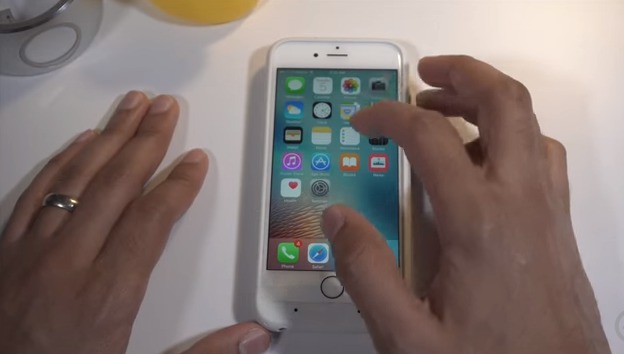 Если же человек, получивший доступ к iPhone, выберет пункт "Дополнить контакт", то он получит доступ ко всем контактам.