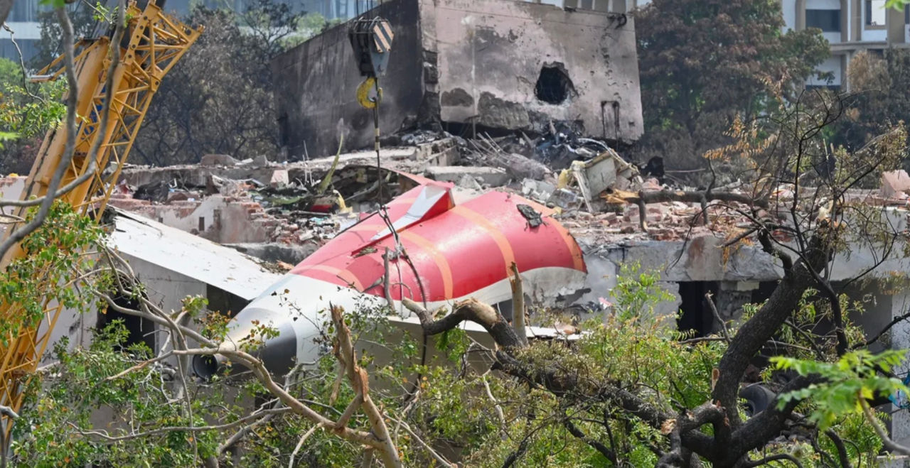 Ancheta privind unul dintre cele mai misterioase accidente aviatice din istoria Indiei s-a dovedit a fi complicată.