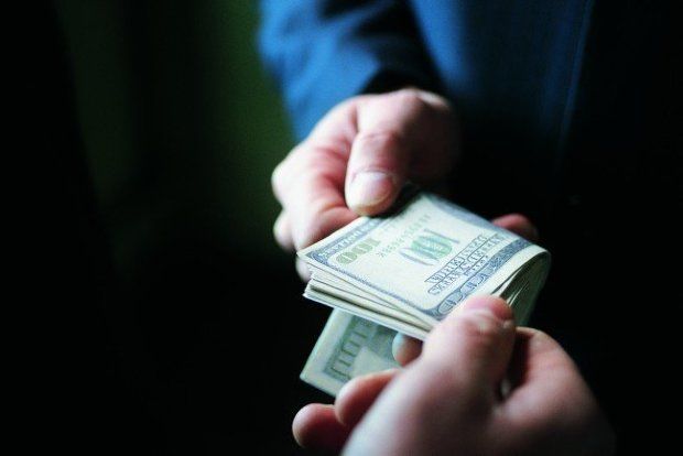 Cetățean ucrainean, reținut pentru tentativa de mituire a unui vameș.