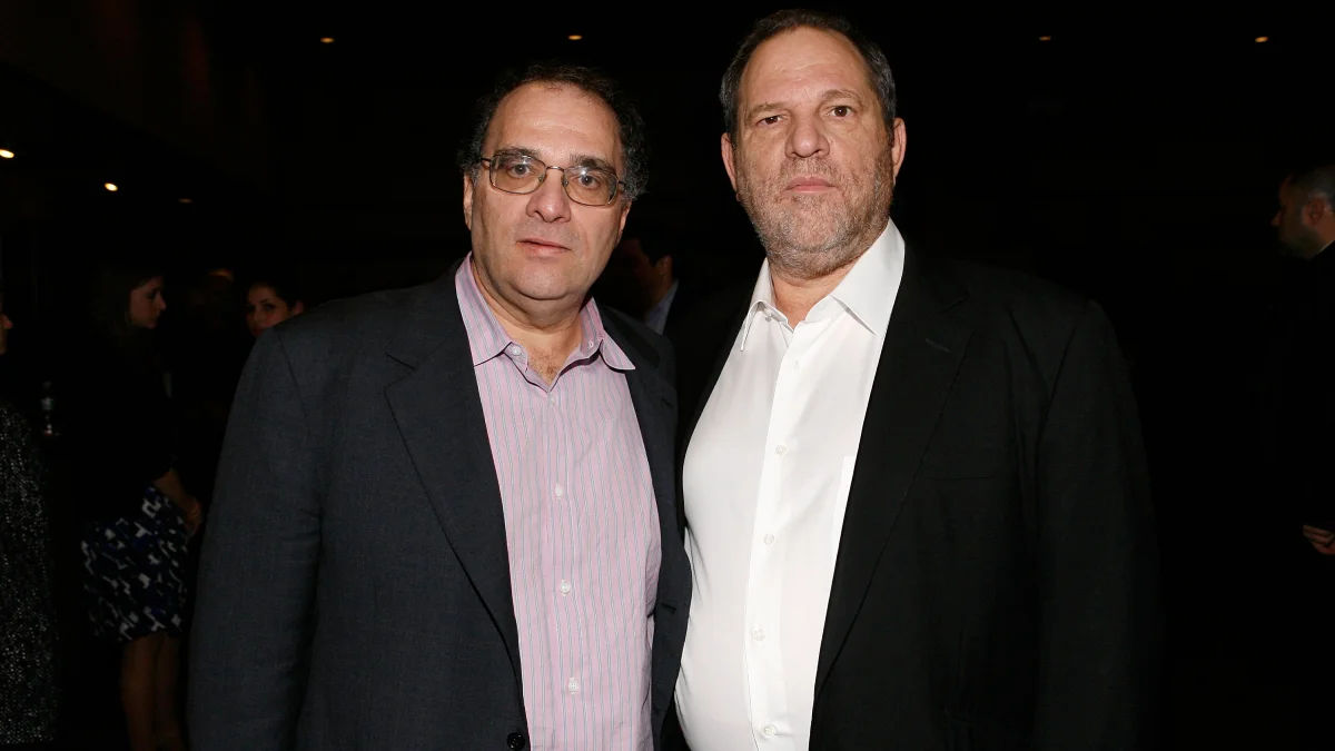 Harvey Weinstein, condamnat pentru agresiune sexuală, își dă în judecată fratele pentru 45 de milioane de dolari.