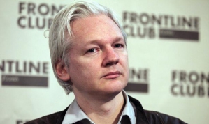 Julian Assange, care are naţionalitate australiană, este arestat la domiciliu în Marea Britanie