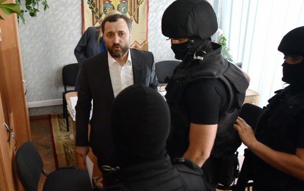 Адриана Бецишор полагает, что 9 лет для Филата - слишком мало, а адвокат Игорь Попа - что Филат абсолютно невиновен.