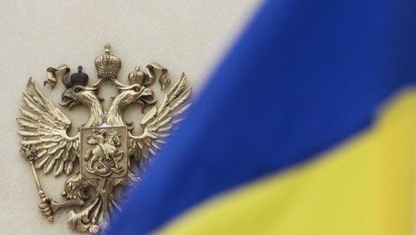 СБУ приняла решение о запрете им выезда в Украину сроком на пять лет.