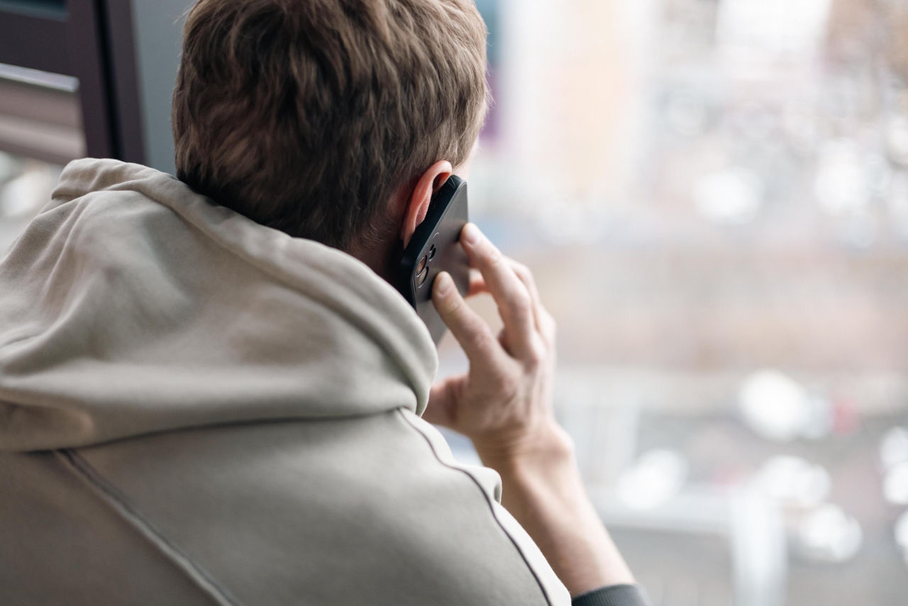 Житель Кишинева обманом завладел деньгами женщины и купил iPhone 16.