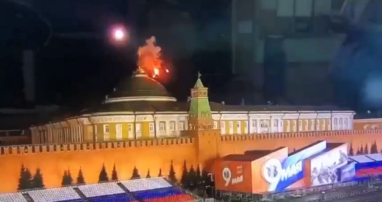 СК России возбудил дело о «теракте» после попытки атаки БПЛА на Кремль.