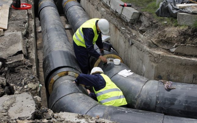 Strada Vasile Lupu, închisă complet. Şoferii fac cale întoarsă