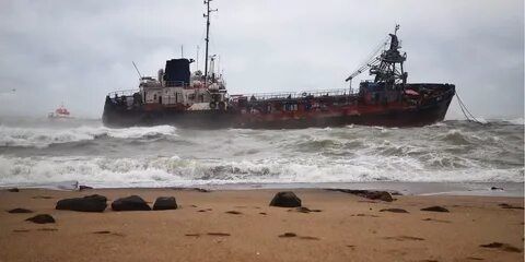 Крушение молдавского танкера вызвало загрязнение Черного моря.