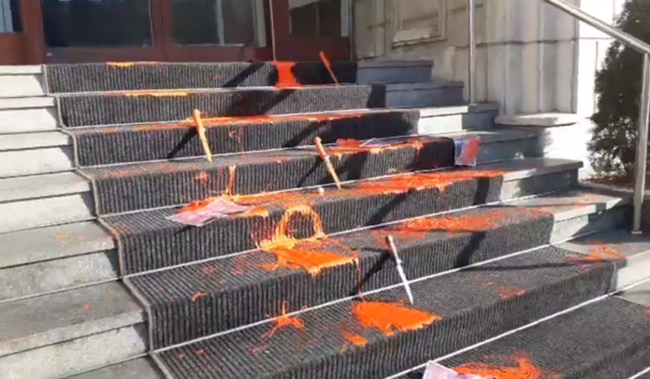В Бухаресте протестуют против закона о досрочном освобождении.