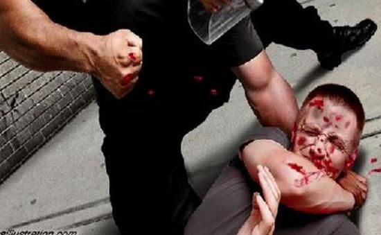 O gașcă turmentată de alcool a sărit la bătaie la un echipaj al poliţiei. Foto: antena3.ro