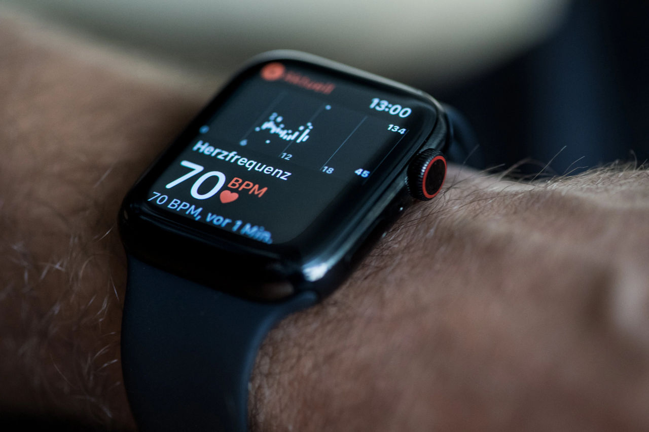 Persoanele cu hipertensiune arterială, îndemnate să nu se bazeze pe Apple Watch.