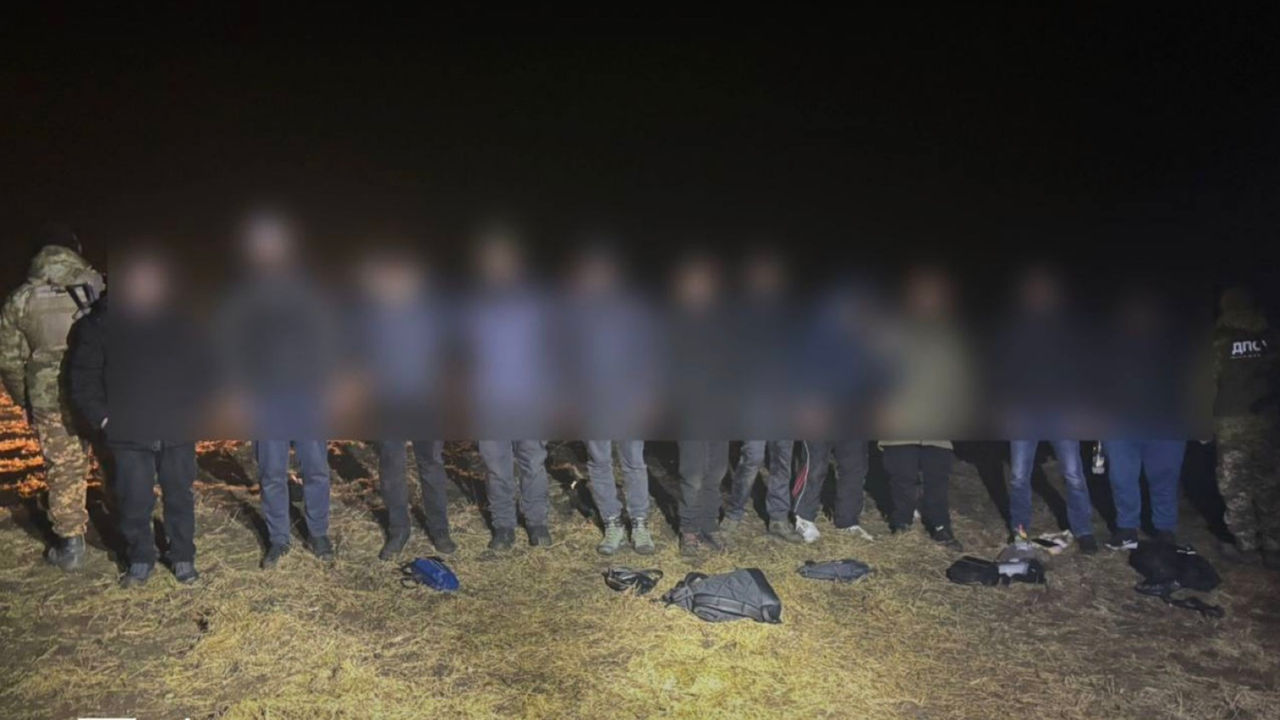 Украинские пограничники задержали 11 мужчин на границе с Молдовой: платили до $10 тысяч.