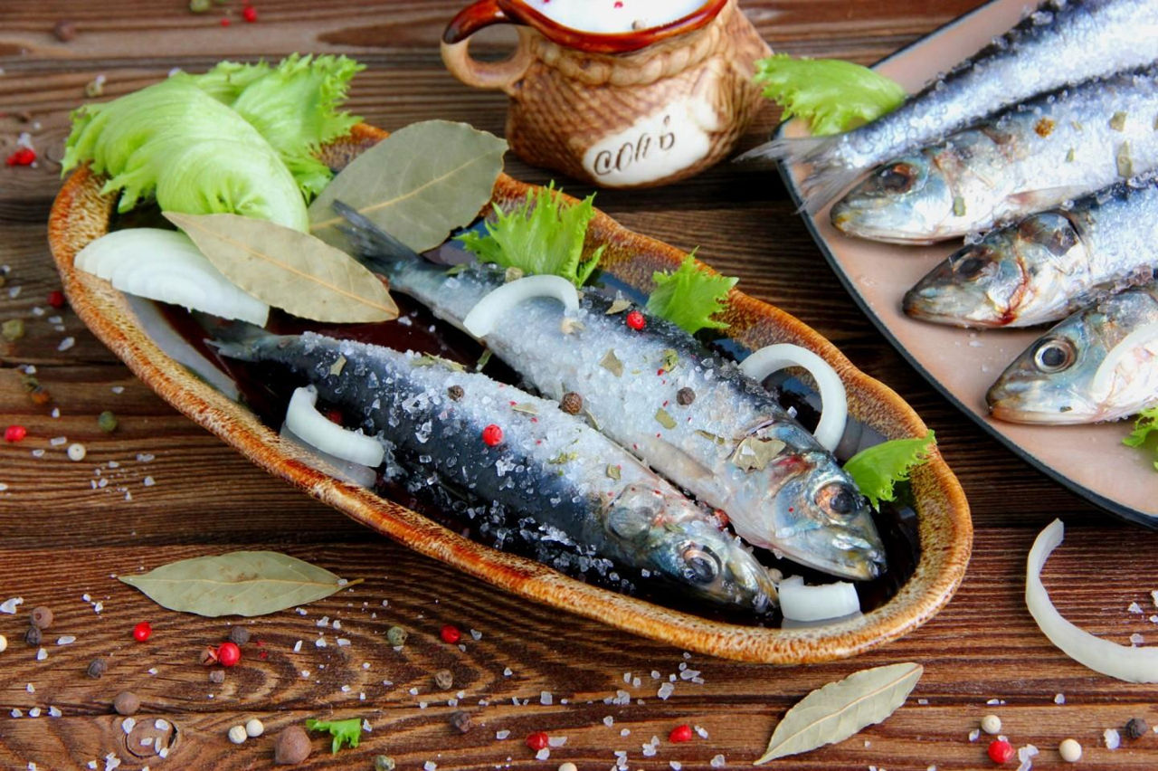 Ученые: Глобальная замена красного мяса на сельдь может спасти 750 тысяч жизней в год.