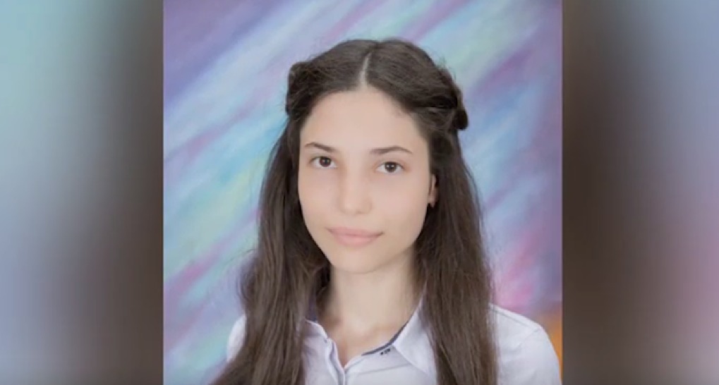 Предполагалось, что девушка сбежала из дома после того, как не сдала экзамен по математике, получив за него “тройку”.