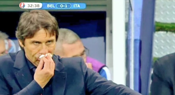Conte a fost lovit la nas, astfel că medicul a avut grijă să îl doteze cu un bandaj pentru a opri sângerarea.