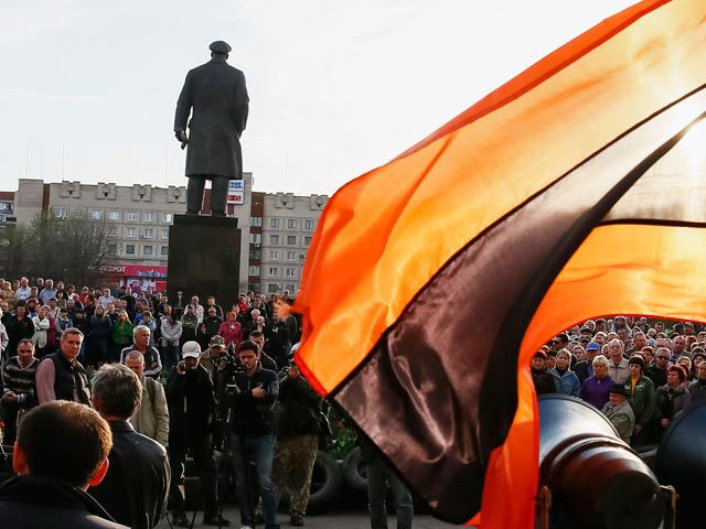В Славянске объявлена охота на подозрительных людей, в том числе говорящих на украинском языке. Фото: Reuters