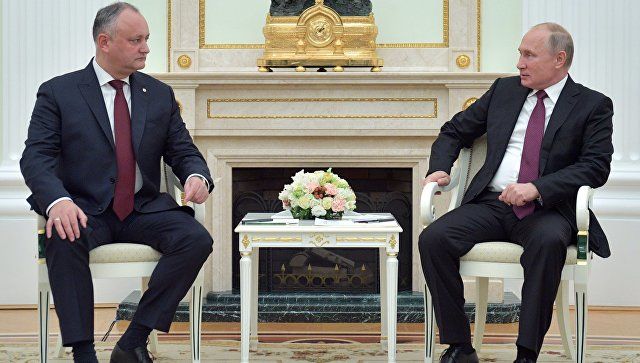 Президент РФ Владимир Путин на встрече с коллегой из Молдовы Игорем Додоном.