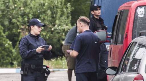 Прибыв в пункты пропуска проявите понимание, терпение и дисциплину.