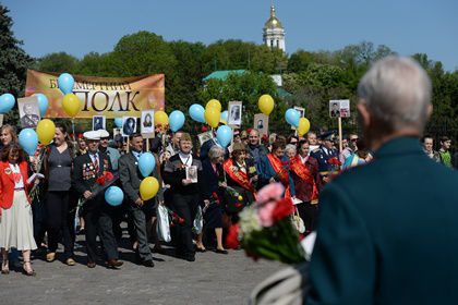В Киеве на акции «Бессмертный полк» распылили слезоточивый газ.