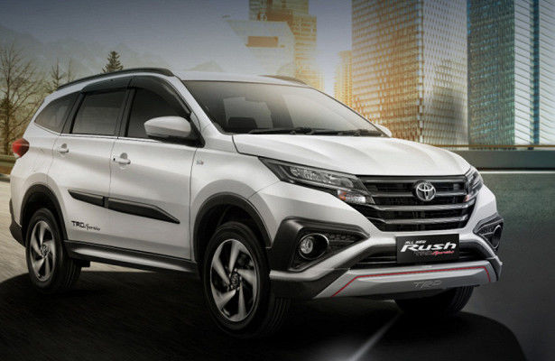 Внедорожный Toyota Rush впервые опередил по продажам Mitsubishi Xpander.