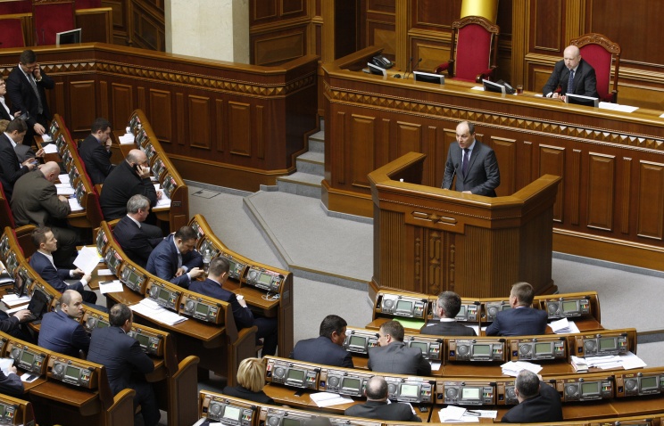 Назначенный Радой и.о. президента Украины спикер парламента Александр Турчинов сообщил, что во втором чтении документ будет рассмотрен 25 марта.