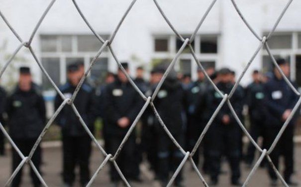 Под действие Закона об амнистии подпадают свыше 2200 человек, из которых 1200 могут быть освобождены, а ещё тысяча человек может претендовать на сокращение срока заключения.